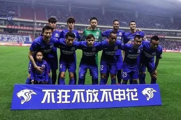 没必要那么恨他，对吧？ Xiaotian 的赵信在场上游走，刺穿了 Scout ， Weibo Gaming 先拿到赛点
