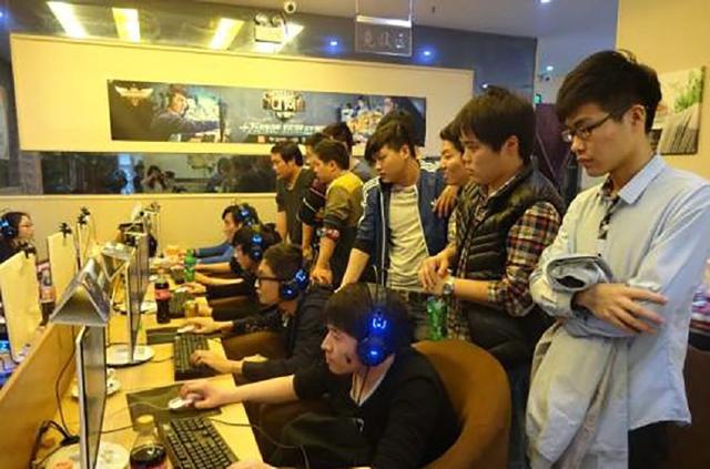 资讯高端局学校决赛圈，千辛万苦占下天命圈